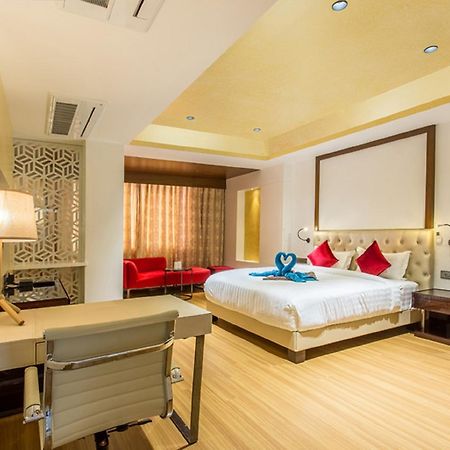Hotel Abika Elite Ujjain Exteriör bild