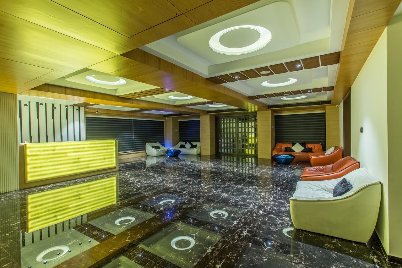 Hotel Abika Elite Ujjain Exteriör bild