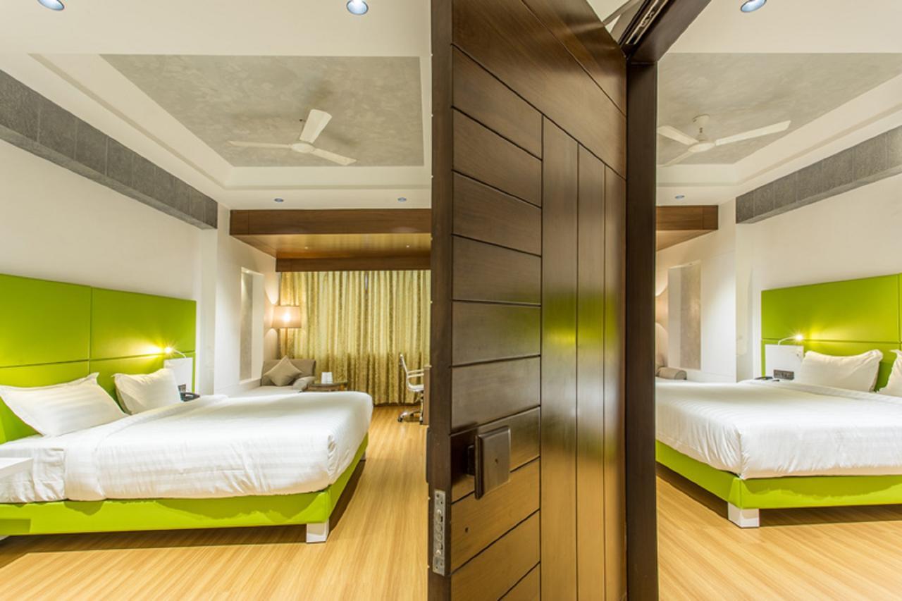 Hotel Abika Elite Ujjain Exteriör bild