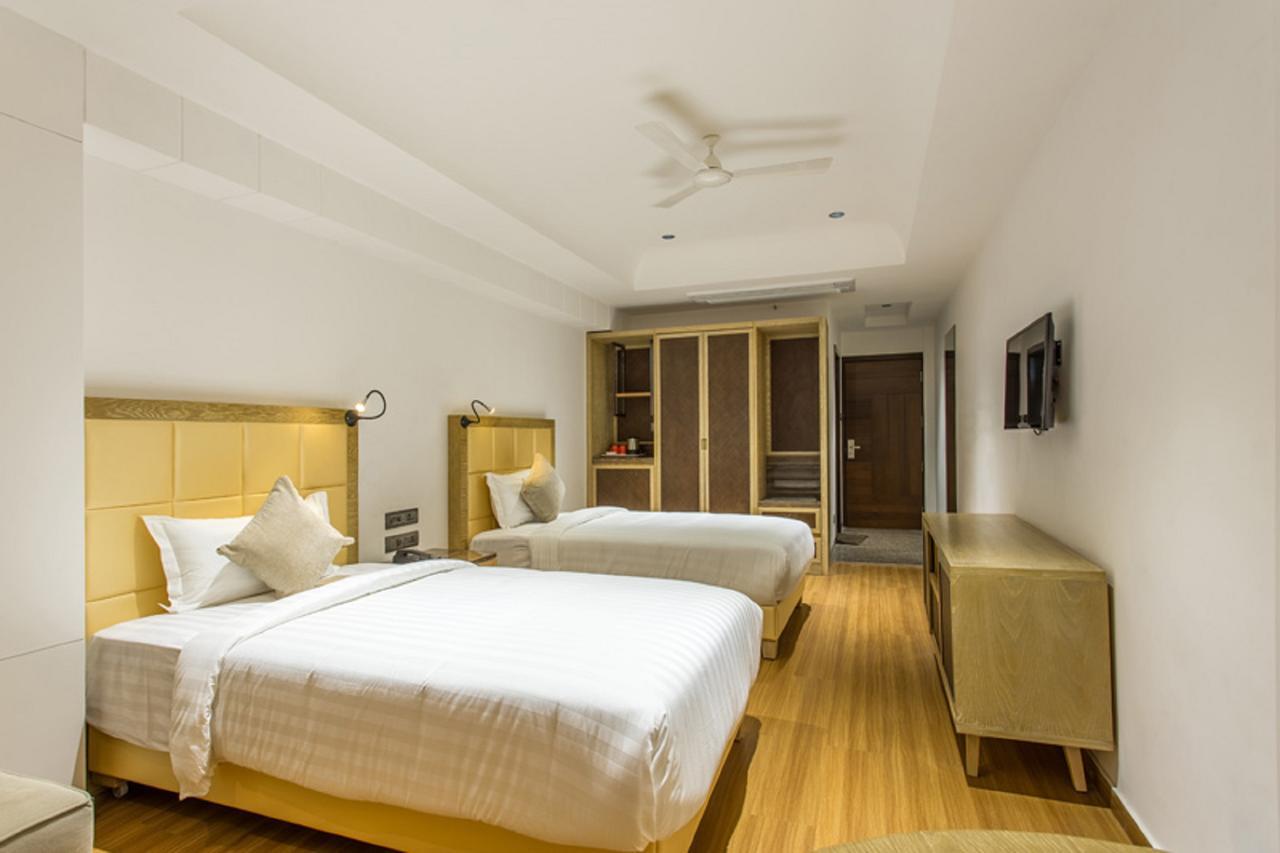 Hotel Abika Elite Ujjain Exteriör bild