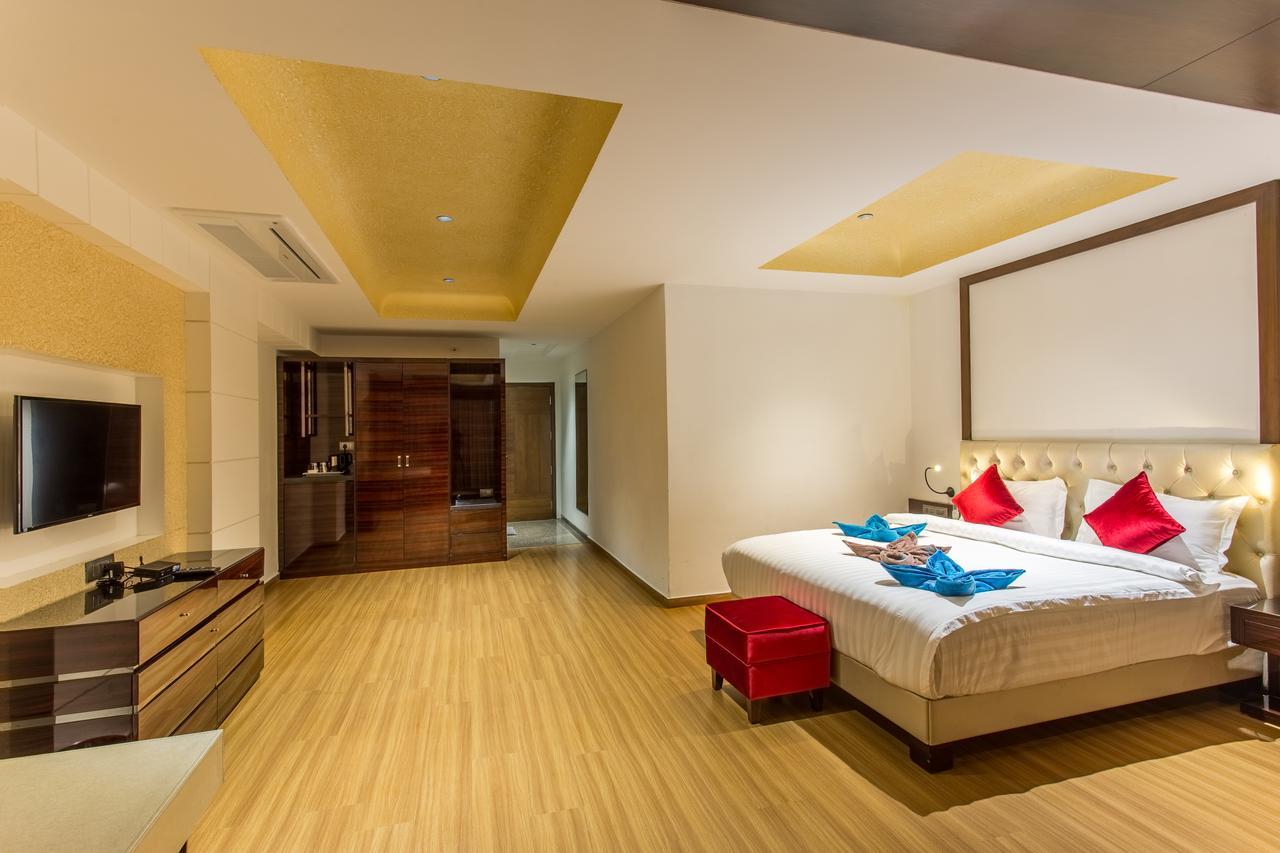 Hotel Abika Elite Ujjain Exteriör bild