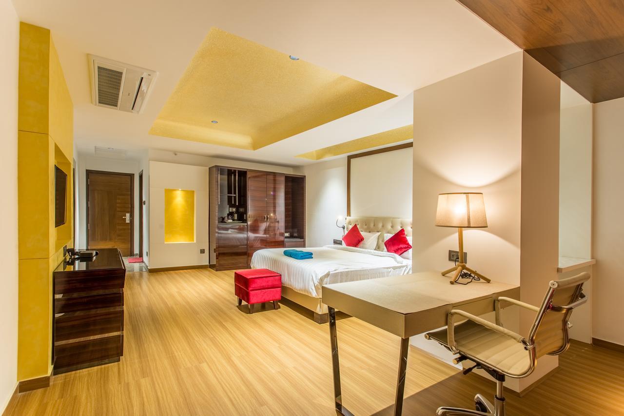 Hotel Abika Elite Ujjain Exteriör bild