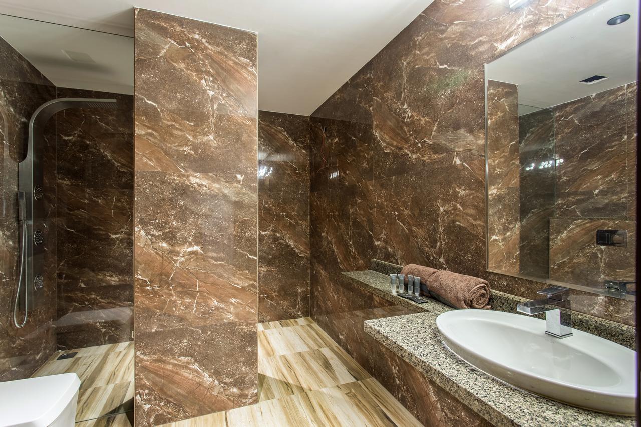 Hotel Abika Elite Ujjain Exteriör bild