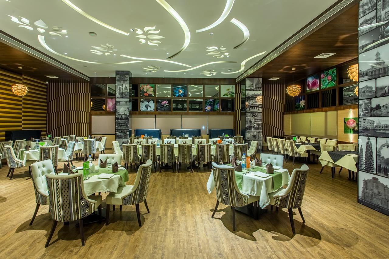 Hotel Abika Elite Ujjain Exteriör bild