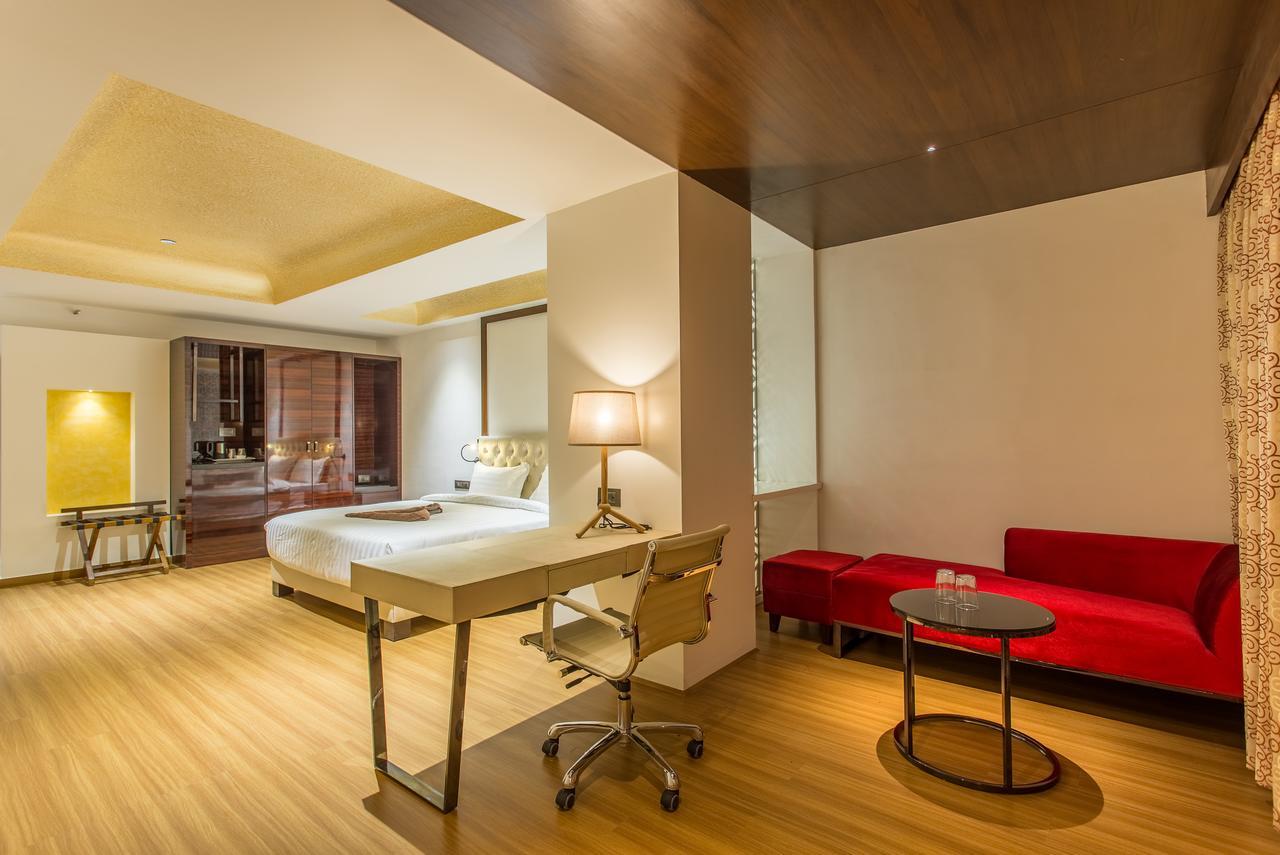 Hotel Abika Elite Ujjain Exteriör bild