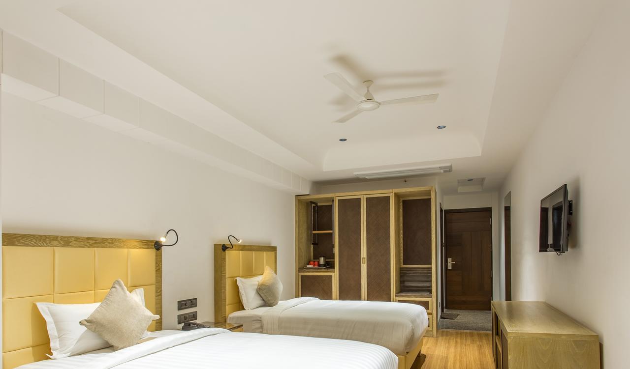 Hotel Abika Elite Ujjain Exteriör bild